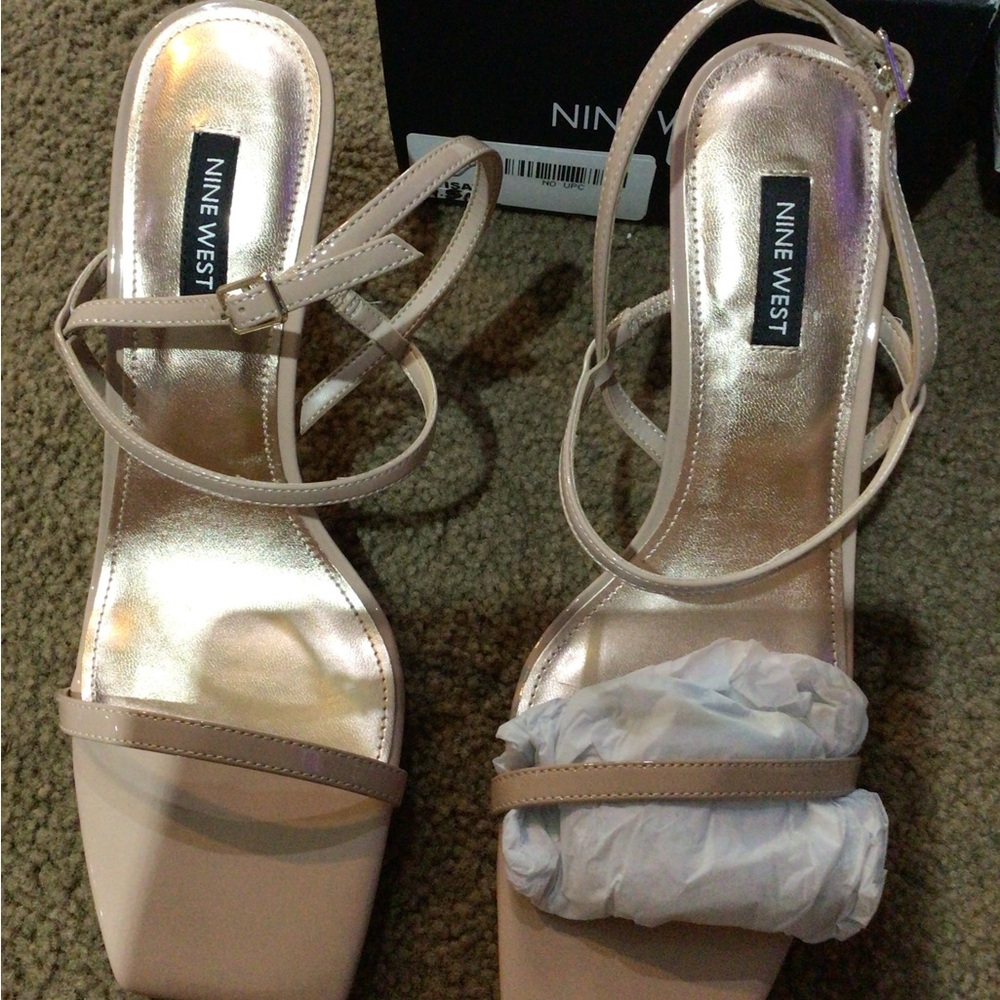 Nine West size 9.5 bone color sandals